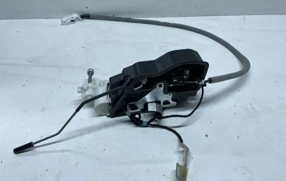 BMW X6 E71 Front door lock 7318409