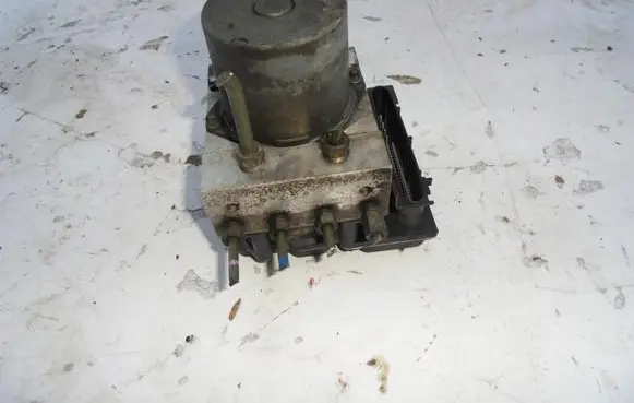 Toyota Avensis T270 ABS Pump