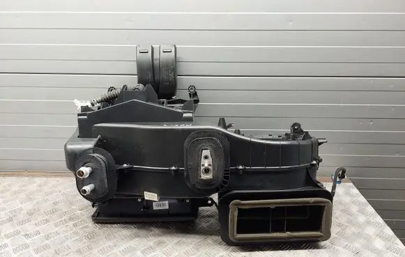 Chrysler Pacifica Interior heater climate box assembly 68216209AJ