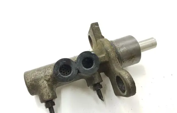Volkswagen PASSAT B5 Master brake cylinder