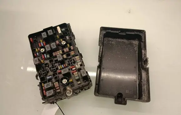 Chrysler Pacifica Fuse box set 68266683AD