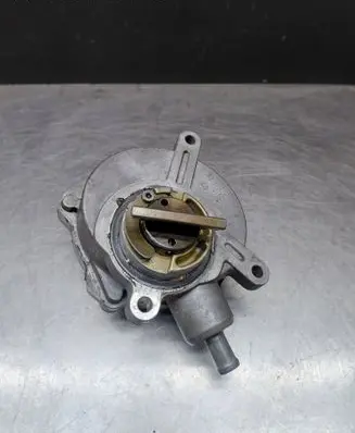BMW 5 E60 E61 Vacuum pump 7525075