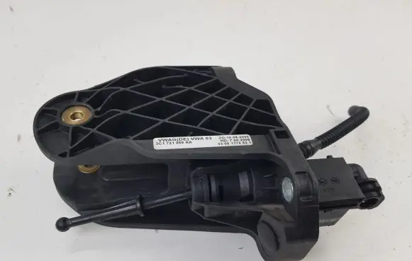 Volkswagen PASSAT B6 Clutch pedal 3C1721059AA