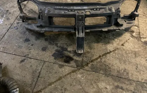 Opel Vivaro Radiator support slam panel