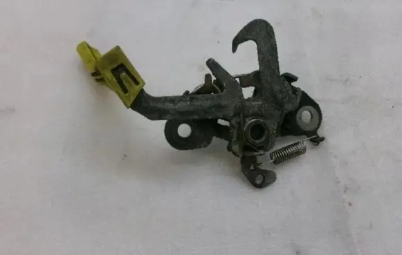 Peugeot Partner Engine bonnet/hood lock/catch 9686252680