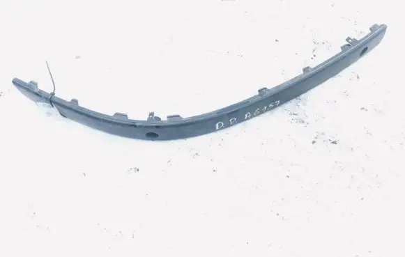 Front bumper splitter molding