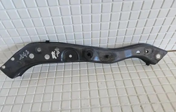 Toyota Avensis T270 Radiator support slam panel