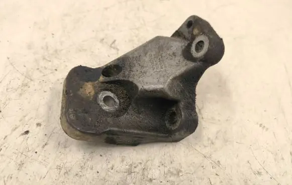 Volvo V70 Engine mounting bracket 86341233 B02HW