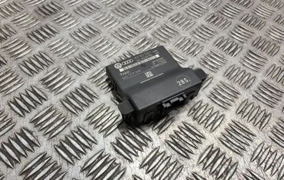 Skoda Octavia Mk2 (1Z) Gateway control module 1K0907530F 0325 1K0907951