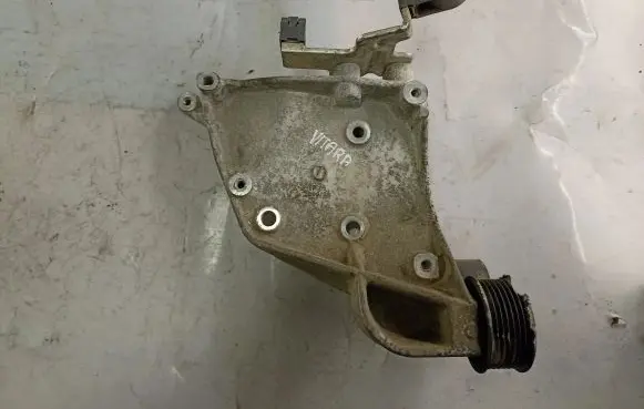 Suzuki Grand Vitara II A/C compressor mount bracket 200196
