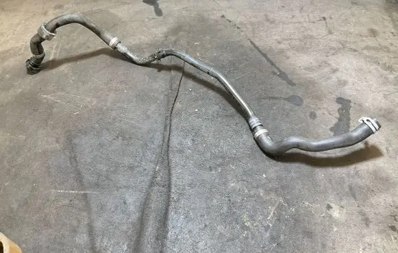 Volvo XC40 Engine coolant pipe/hose 32138736
