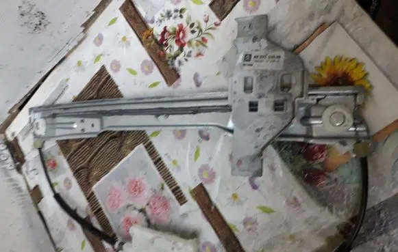 Citroen C4 I Front window lifting mechanism without motor 9857133880