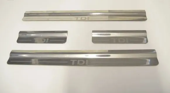 Volkswagen Jetta V sill trim set (inner) 