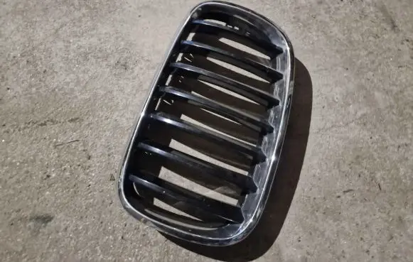 BMW X5 E70 Front bumper upper radiator grill 7157687
