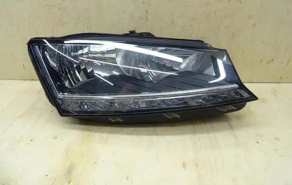Skoda Fabia Mk3 (NJ) Headlight/headlamp