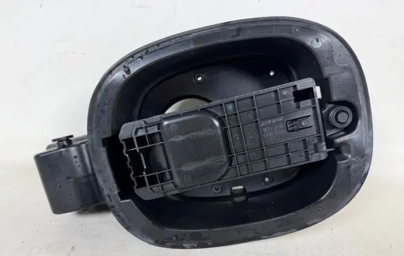 Fuel tank cap lock