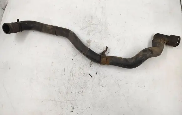 Volkswagen PASSAT B4 Engine coolant pipe/hose 037121619A