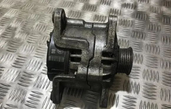 Volkswagen Golf III Generator/alternator 0123320002