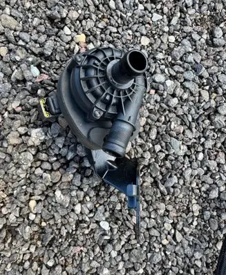 Renault Austral Electric auxiliary coolant/water pump 210101470R