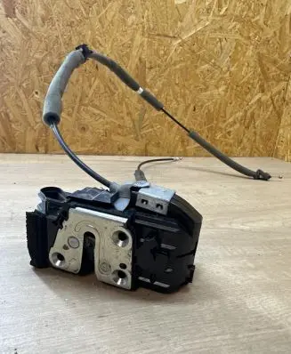 Nissan Note (E12) Front door lock