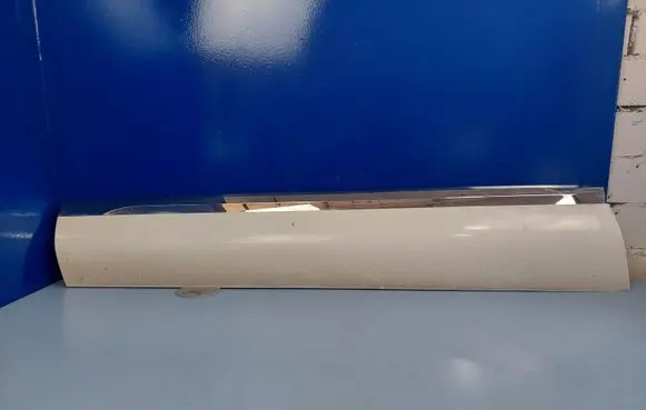 Volkswagen Touareg II Front door trim (molding) 7P6854939H