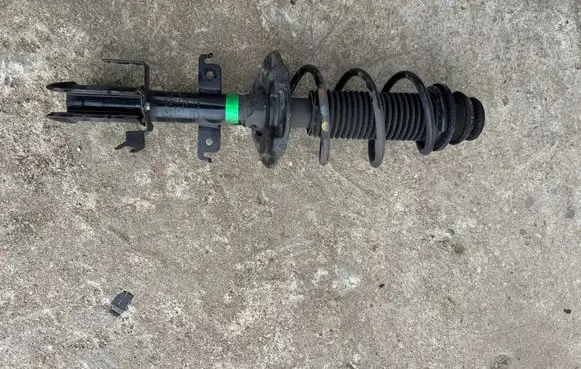 Renault Symbioz Front shock absorber/damper 543035679R