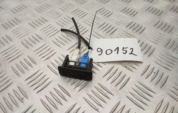 Mercedes-Benz Vito Viano W447 USB socket connector A4478200087