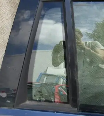 Ford Mondeo Mk III Rear vent window glass 