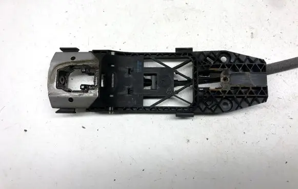 Volkswagen Golf VI Front door exterior handle/bracket 5N0837017C