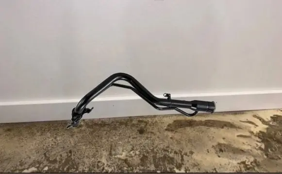 Fuel tank filler neck pipe