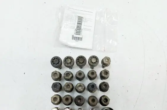 Suzuki SX4 S-Cross Nuts/bolts 9904A-00025