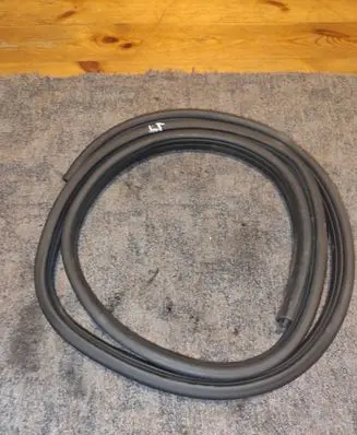 Nissan Qashqai Rear door rubber seal (on body) 