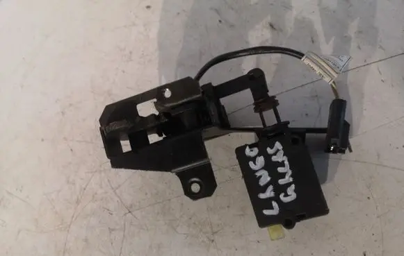 BMW 5 E39 Tailgate window lock/catch/latch 