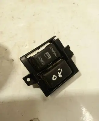 Nissan X-Trail T31 Seat heating switch 68492 AX000