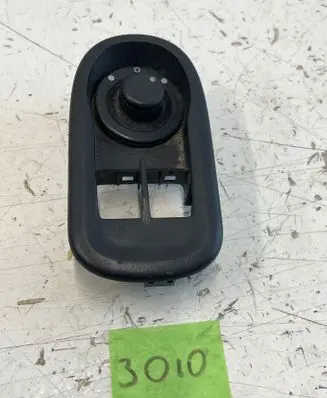 Renault Master III Wing mirror switch 8200002442