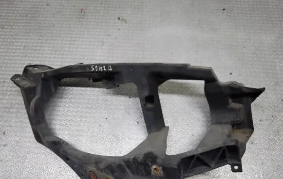 Headlight/headlamp mounting bracket