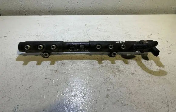 Volvo V70 Fuel main line pipe 30757146 000817L2 0445215023