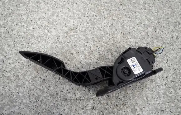 Suzuki SX4 S-Cross Pedal assembly 