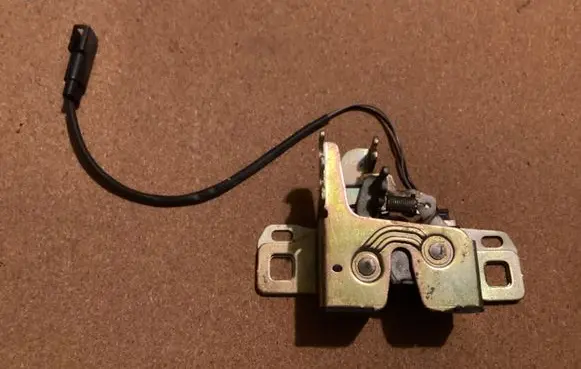 Jaguar XK8 - XKR Tailgate/trunk/boot lock/catch/latch F43200AE 93BB 00N13