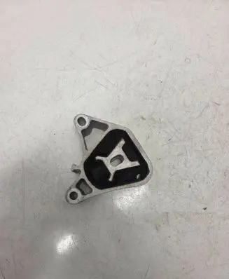 Mercedes-Benz CLA C117 X117 W117 Engine mount bracket A2462400009