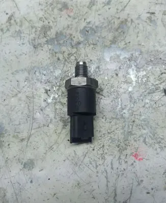 Peugeot 406 Fuel pressure regulator 0281002283