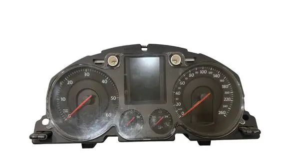 Volkswagen PASSAT B6 Speedometer (instrument cluster) 3C0920871K V0002000