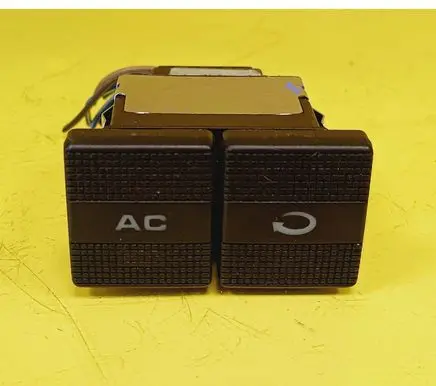 Volkswagen Golf III Air conditioning (A/C) switch 