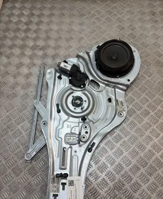 KIA Sportage Front door window regulator with motor 824703U130 000024 R31