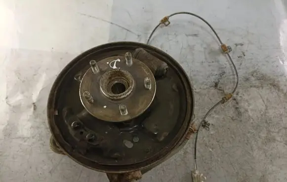 Suzuki Grand Vitara II Rear wheel hub spindle/knuckle 5631065J 4612165J00