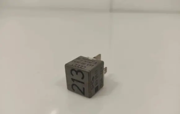 Volkswagen PASSAT B5 Other relay 443951253J