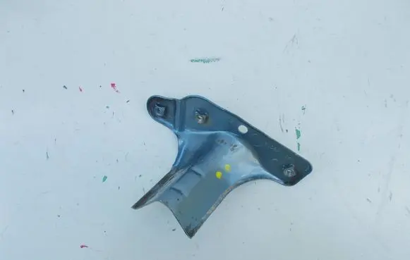 Skoda Fabia Mk2 (5J) Fender mounting bracket 5J0821142
