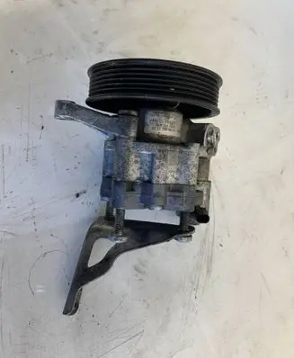 Mercedes-Benz Sprinter W906 Power steering pump a0064661501