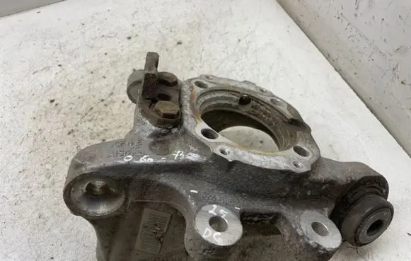 BMW 7 E65 E66 Rear wheel hub spindle/knuckle 6763122