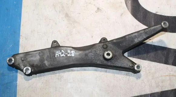 Volvo XC90 Engine mount bracket 6G9N6028AB